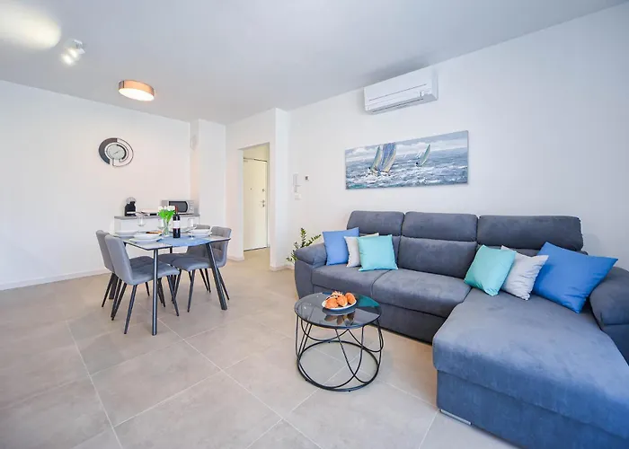 דירה Nena - Spacious With Balcony And Free Parking