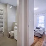 Nena - Spacious With Balcony And Free Parking
