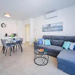 Apartment Nena - Spacious With Balcony And Free Parking