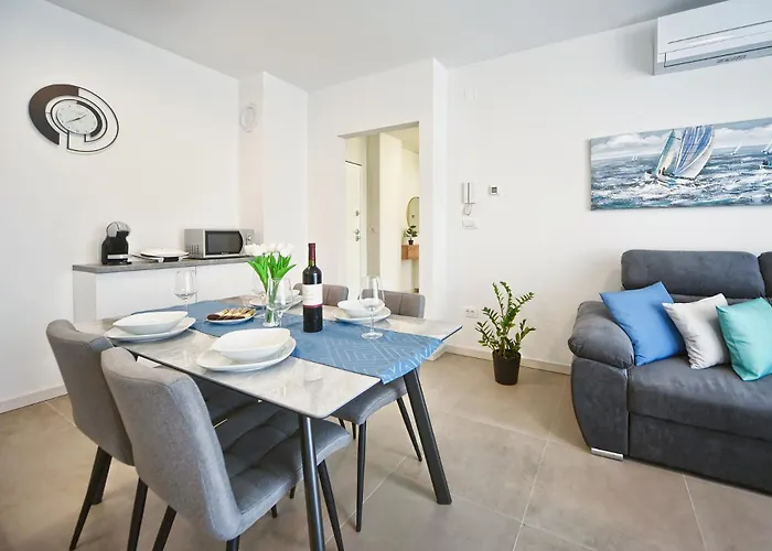 Nena - Spacious With Balcony And Free Parking * Póla
