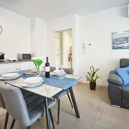 Nena - Spacious With Balcony And Free Parking * 普拉