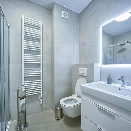 Nena - Spacious With Balcony And Free Parking Apartament *