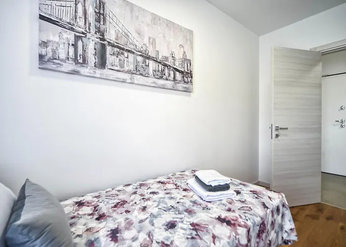 公寓 Nena - Spacious With Balcony And Free Parking 普拉