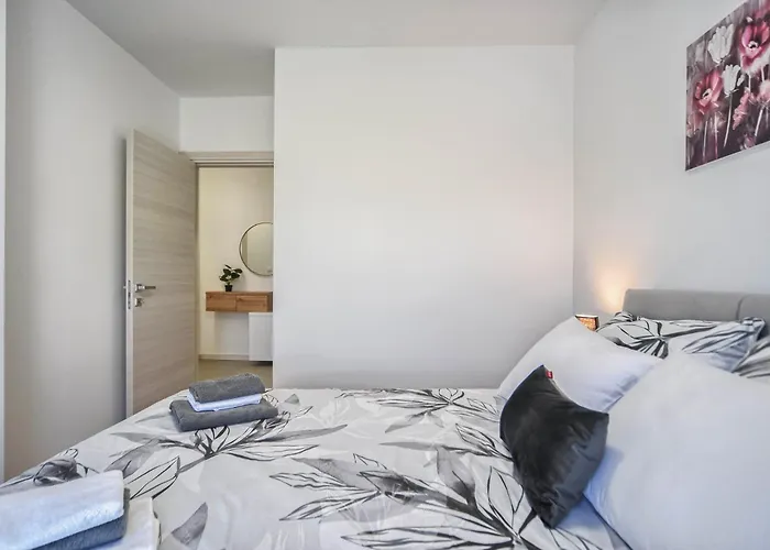 公寓 Nena - Spacious With Balcony And Free Parking 普拉