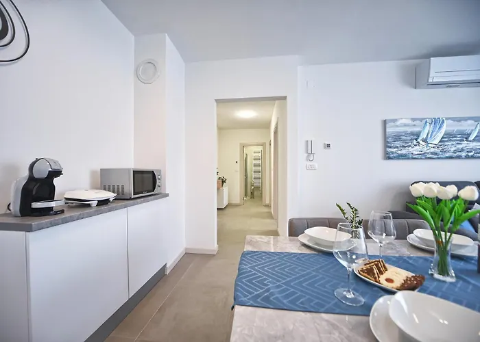 Nena - Spacious With Balcony And Free Parking 公寓 普拉
